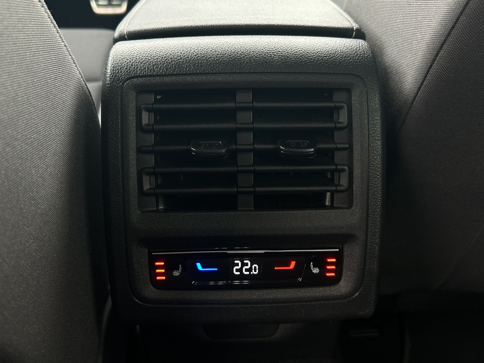 Fahrzeugabbildung Volkswagen Golf VIII Variant Alltrack TDI DSG IQ Light ACC