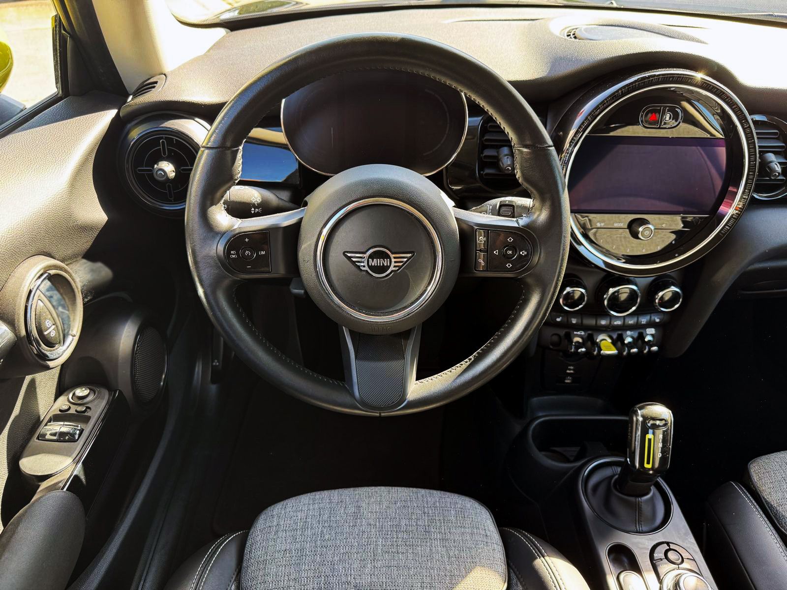 Fahrzeugabbildung MINI COOPER SE Classic-Trim KAM PDC SHZ TEMP NAV ALU