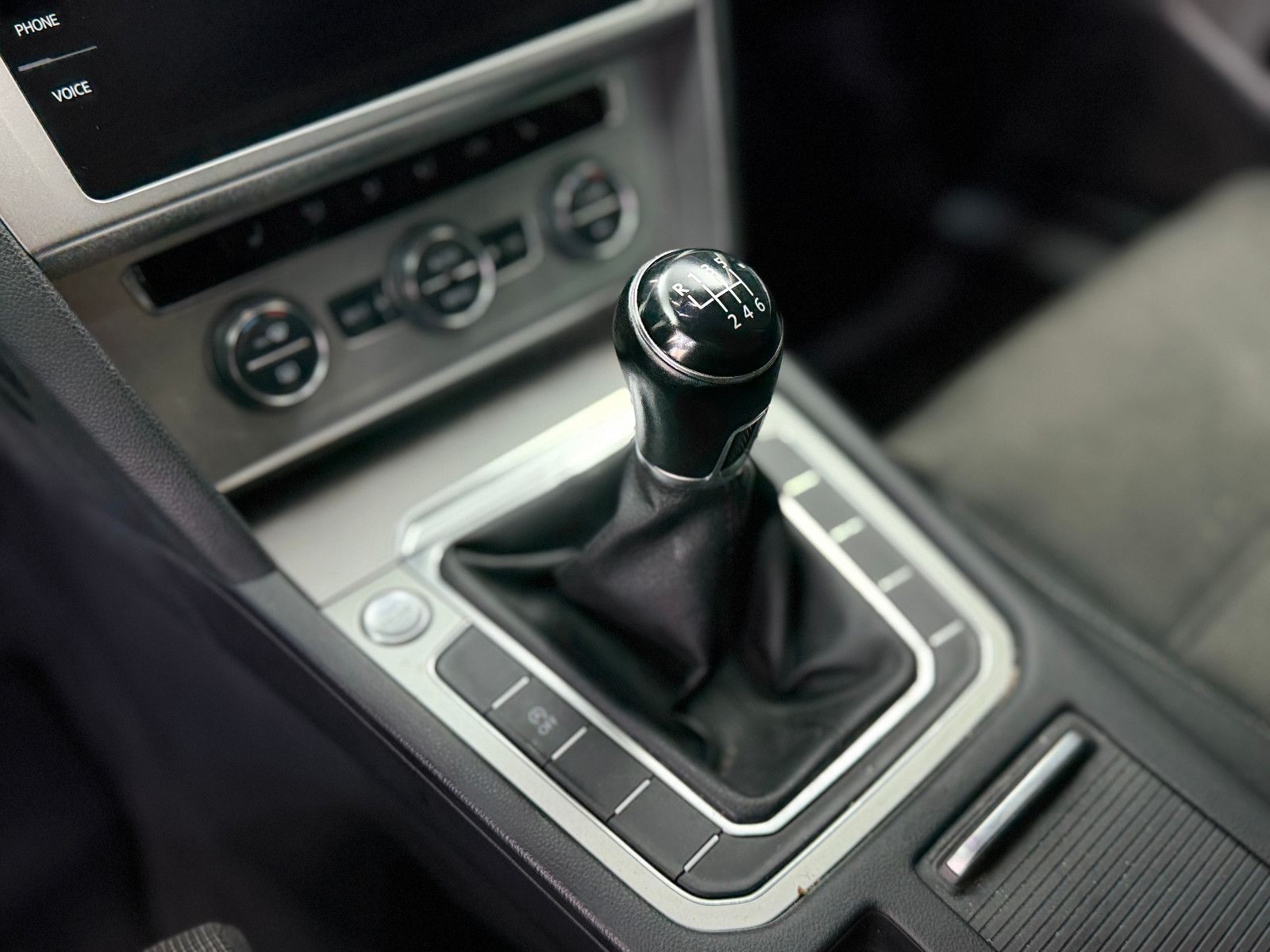 Fahrzeugabbildung Volkswagen Passat Variant Comfortline|NAVI|PDC|2-HD
