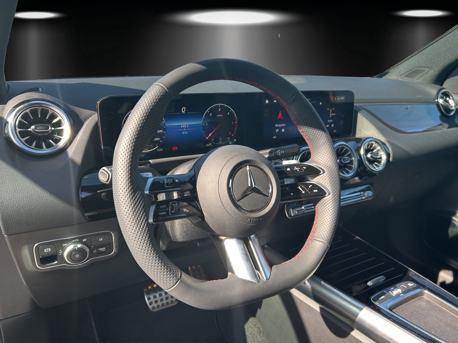 Fahrzeugabbildung Mercedes-Benz GLA 200 d AMG Pano AHK KeyGo DISTRONIC Multibeam