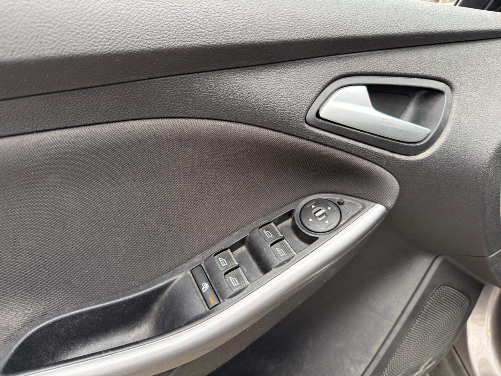 Ford Focus 2013 — photo 8