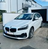 BMW 218 Active Tourer 218i - Scheckheftgepflegt  - BMW 218 Active Tourer in Frankfurt (Main)