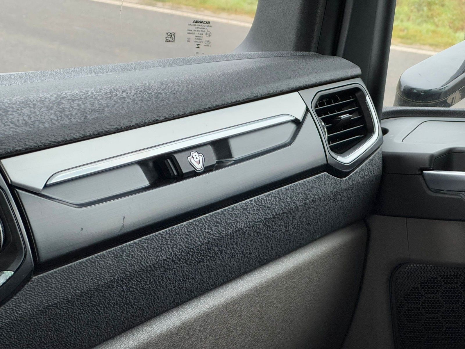 Fahrzeugabbildung Scania R580 V8 HMF 3220-K4 Kran Funk 66 t