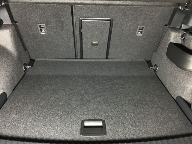 Fahrzeugabbildung Skoda Karoq Selection 1.5 TSI Kamera/Navi/LED/SHZ/PDC