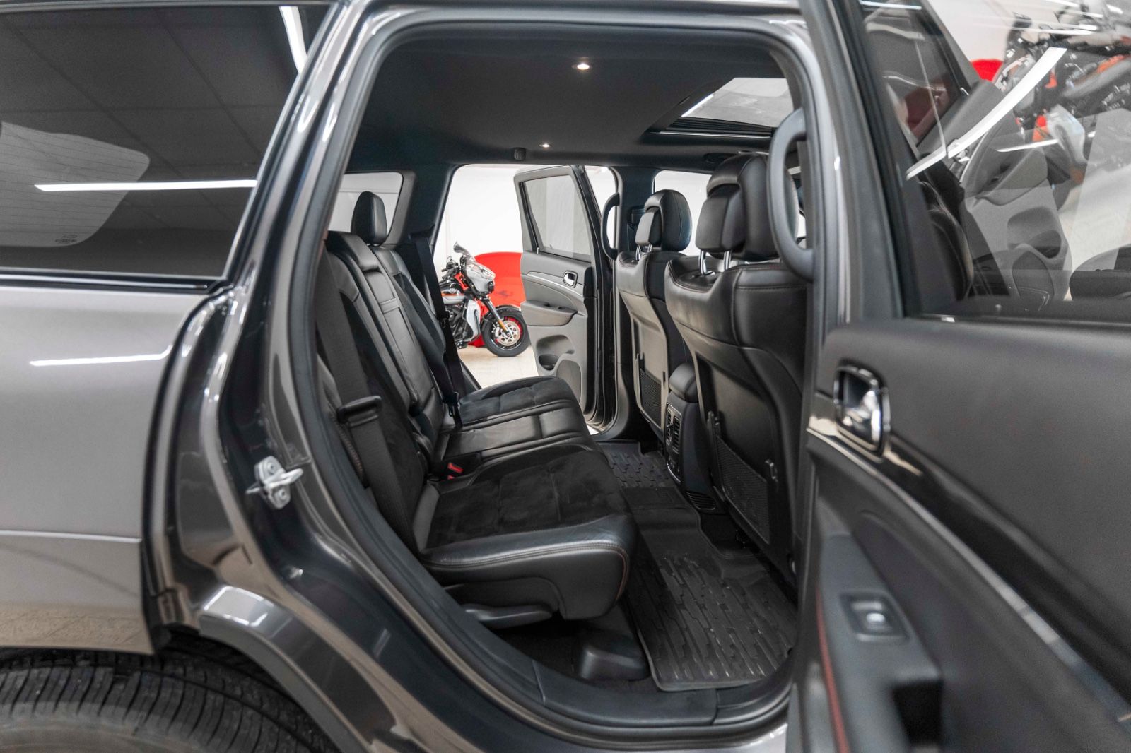 Fahrzeugabbildung Jeep Grand Cherokee Laredo X 3,6L LPG 4X4 KAM PANO
