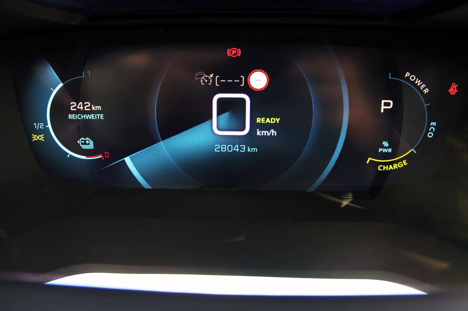 Fahrzeugabbildung Peugeot 2008 e-GT 11kW OnBoard LED ACC KAM SHZ BT NAV