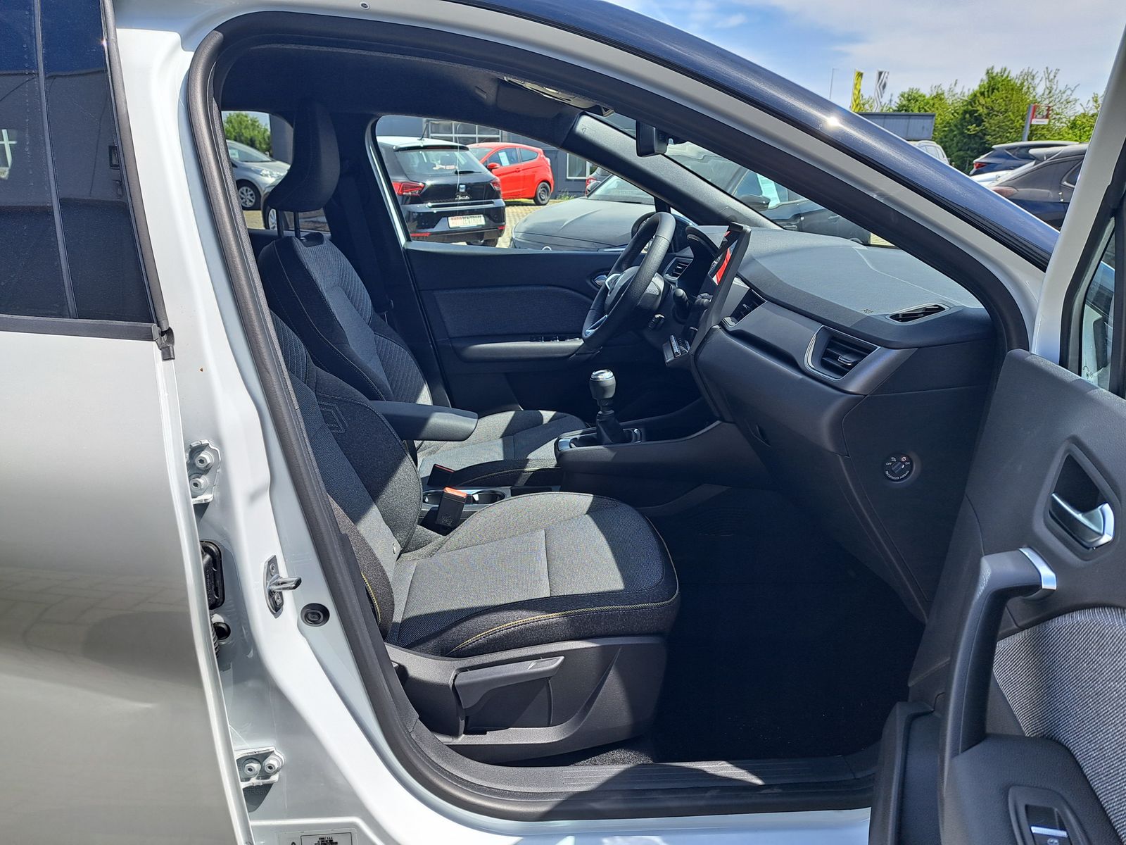 Fahrzeugabbildung Renault Captur TCe90 TECHNO WINTERPAKET ALU 18" BI-COLOR