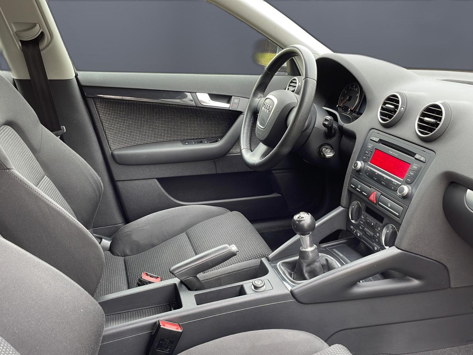 Fahrzeugabbildung Audi A3 Sportback 1.6 FSI Ambition/ Unfallfrei !!