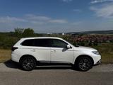 Mitsubishi Outlander 2.2 DI-D Top ClearTec Auto 4WD Top 7-S - Mitsubishi Outlander: Top