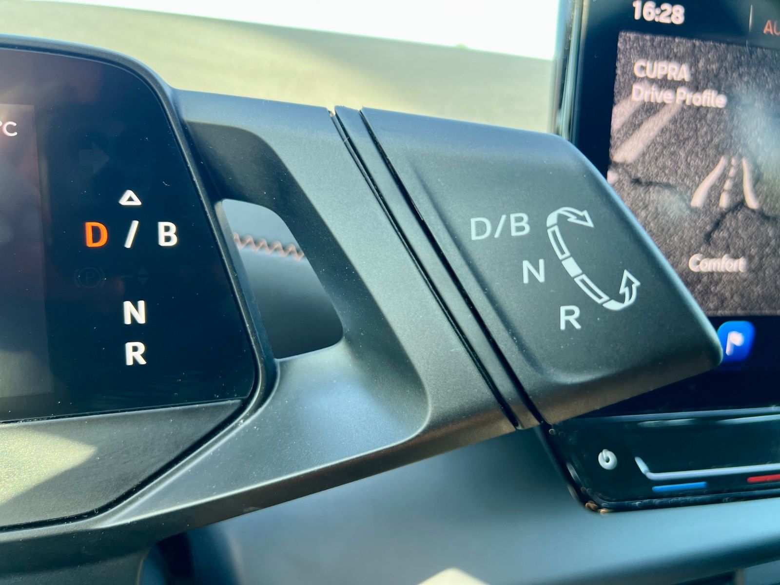 CUPRA Born KLIMAAUT LED PDC L+R-SENSOR DAB CARPLAY