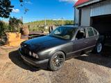 BMW E34 Sportlimousine 525i M5 - BMW 525: E34 525i