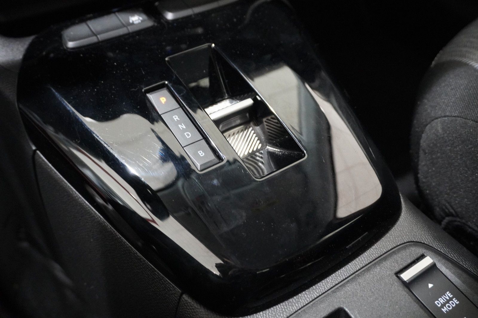 Fahrzeugabbildung Opel Corsa-e F EDITION 7KW NAVI/VIRT/TEMP/DAB/WÄRMEP.