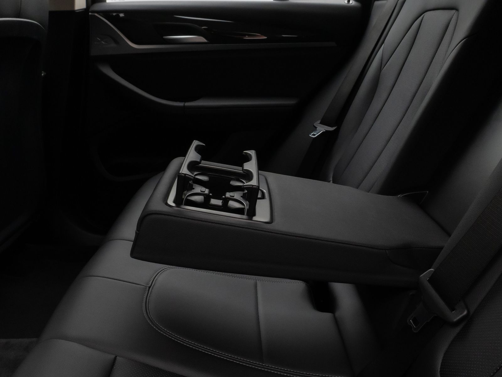 Fahrzeugabbildung BMW X3 xD20d Kamera DAB Leder AHK LED Sport 18Zoll