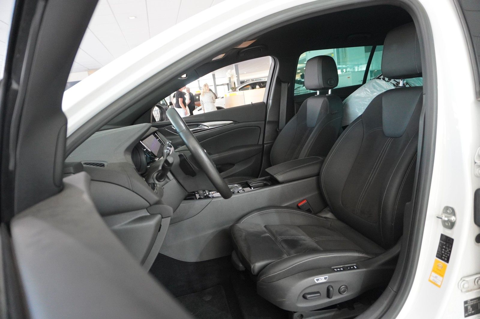 Fahrzeugabbildung Opel Insignia B ST 2.0D UTLIMATE NAVI/LED/KAMERA/AHK