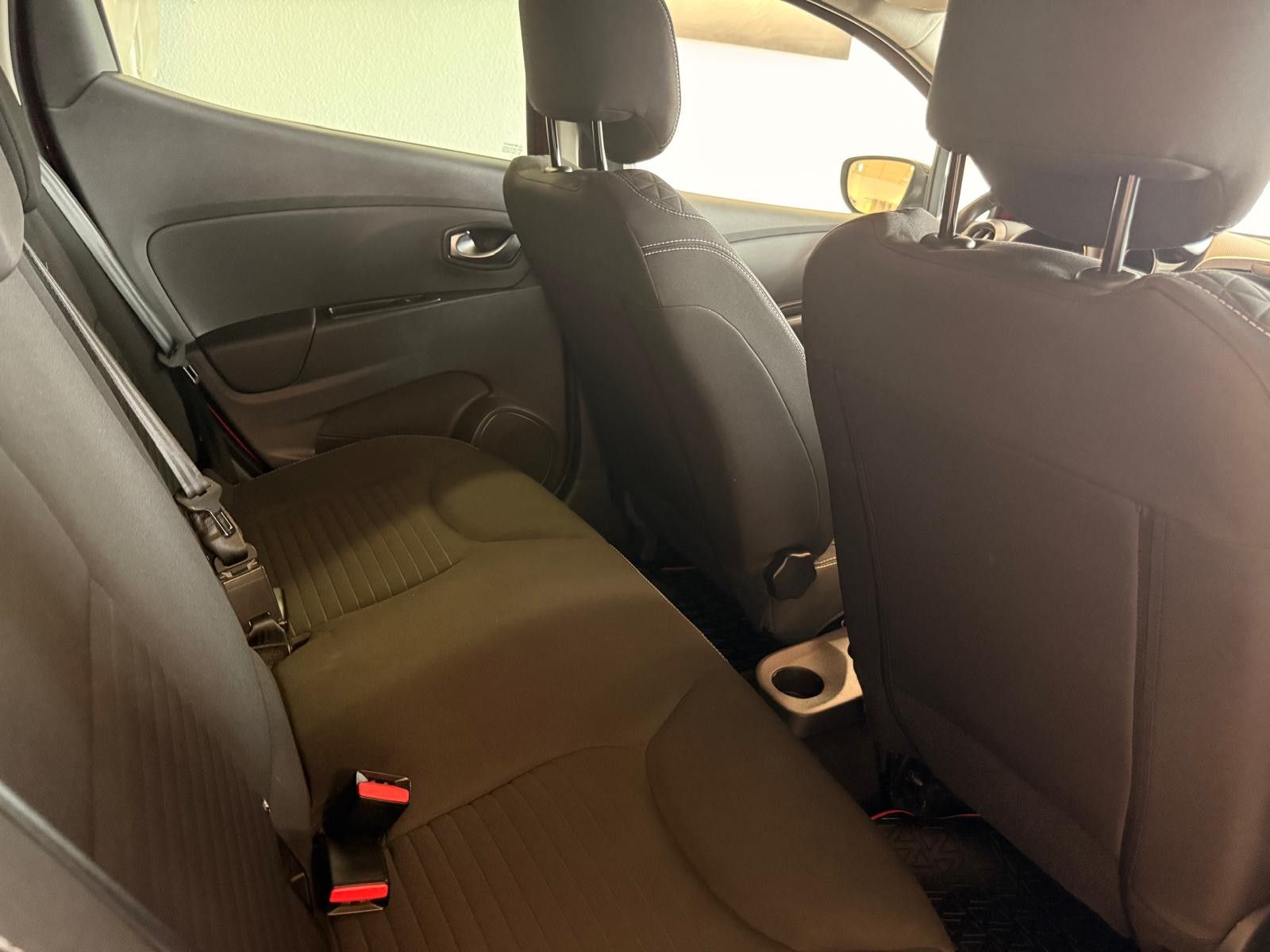 Fahrzeugabbildung Renault Clio IV Limited / KLIMA/ KEYLESS/TÜV SERVICE NEU