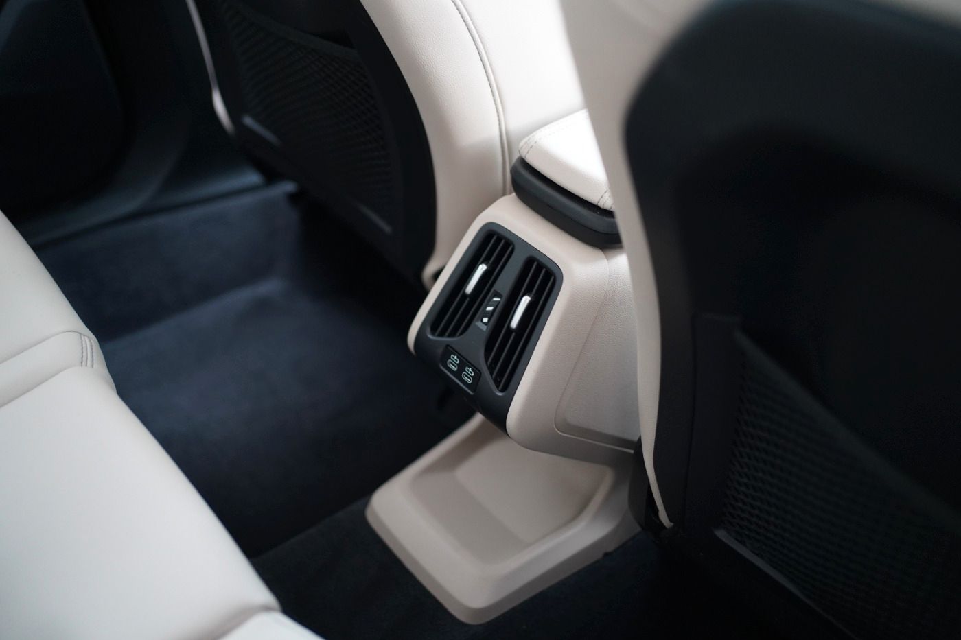 Fahrzeugabbildung BMW X1 18i xLine +LED+Komfortzugang+DAB+Sitzheizung