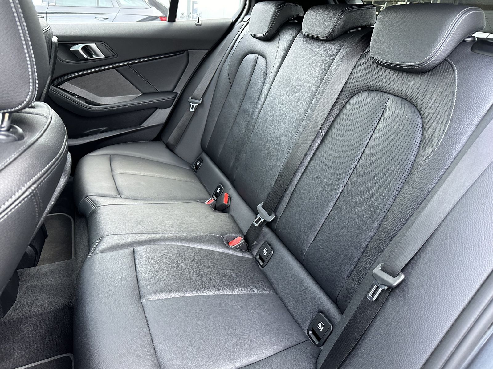 Fahrzeugabbildung BMW 120d Luxury-Line NAV+LED+PANO+H&K+KAMERA+WLAN+PP