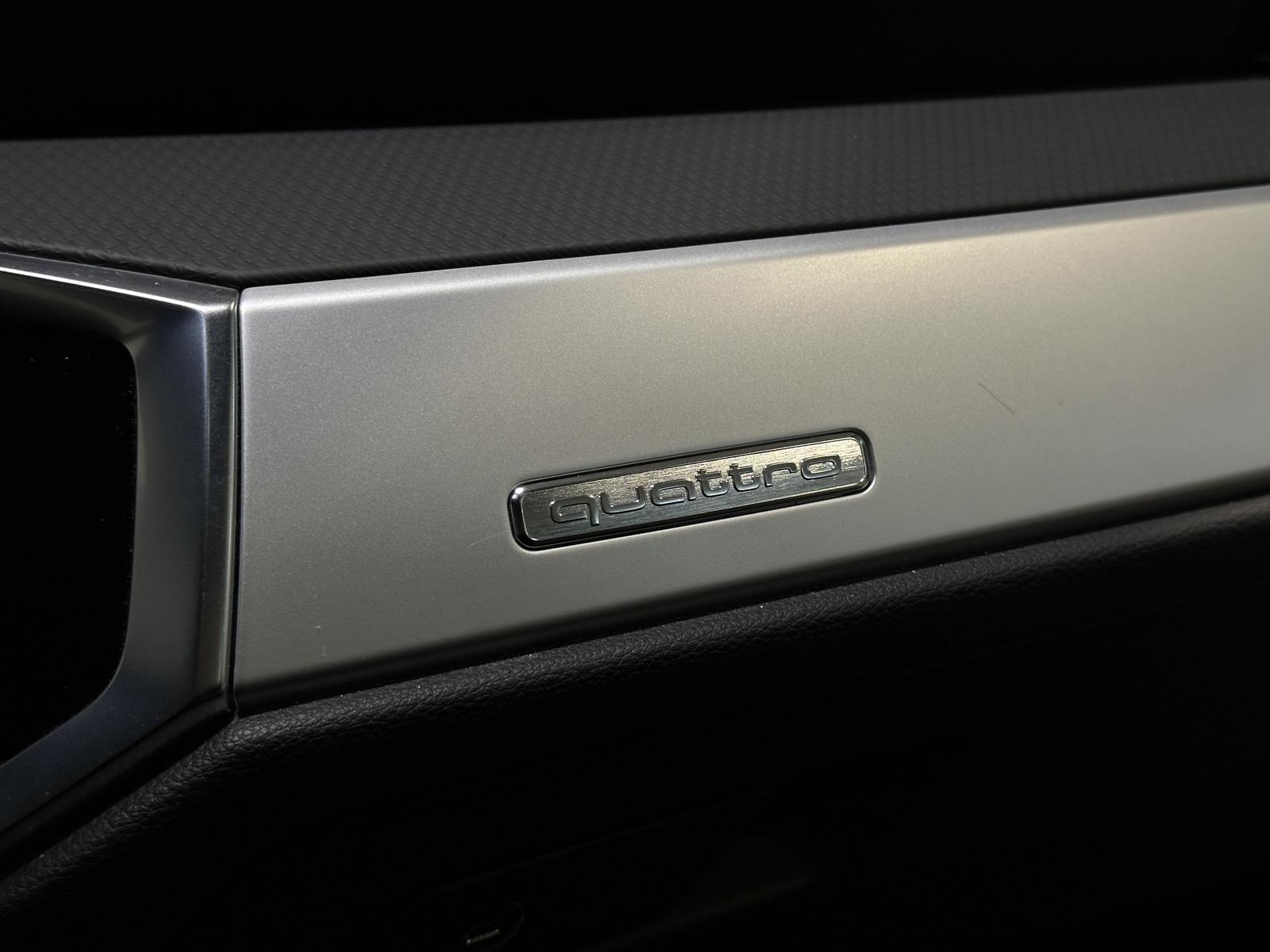 Audi Q3 40 TDI / S TRONIC / QUATTRO / PANO / LED /