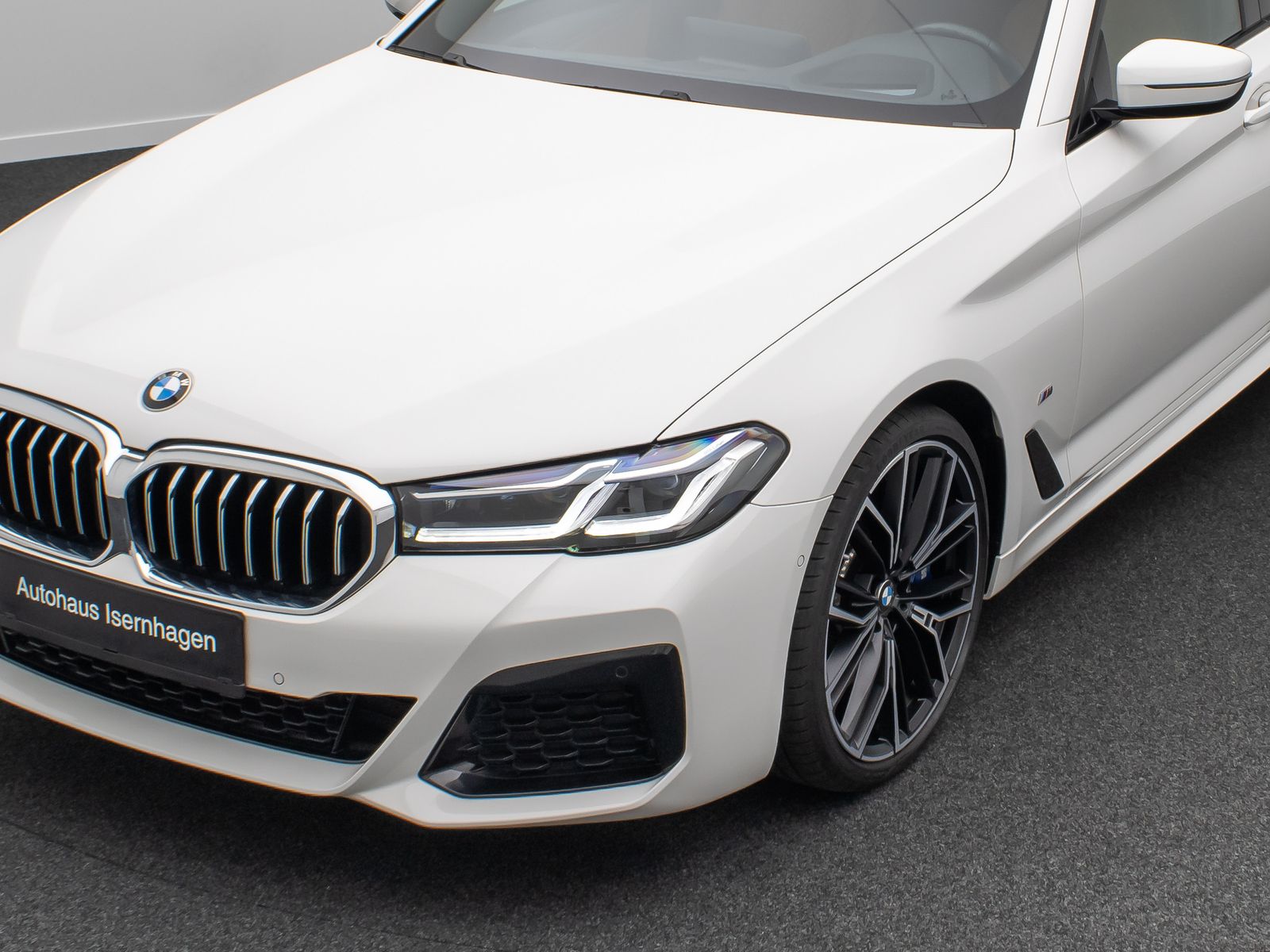 Fahrzeugabbildung BMW 530d xD M Sport Panorama Kamera Laser HUD HiFi