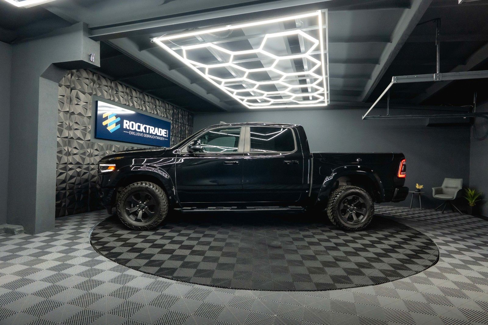 Fahrzeugabbildung Dodge RAM 5.7 V8 HEMI 4x4 REBEL LIMITED RamBox ACC 19%