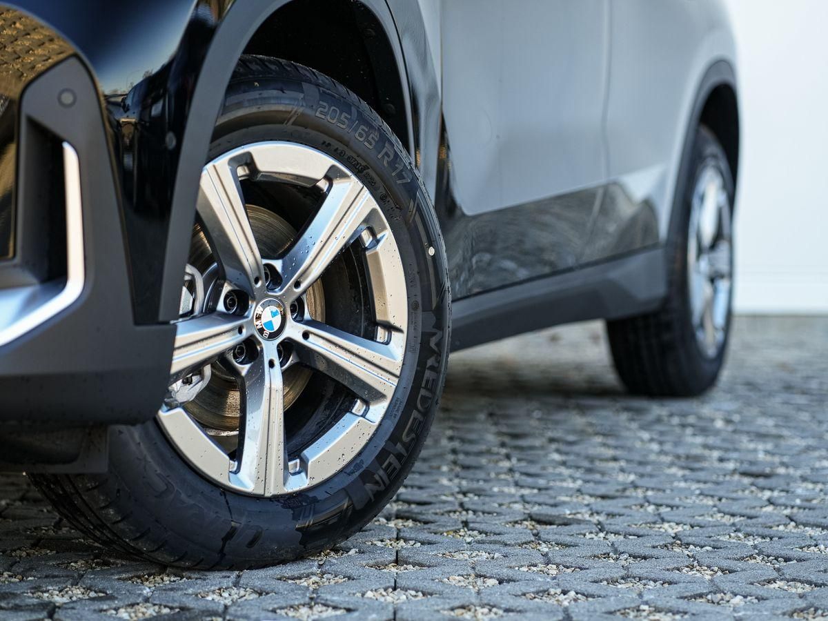 BMW X1 sDrive18d AHK aLED PANO KoZg SpPaket SonGlas foto 5