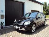 Mercedes-Benz ML 500 AMG Sport Paket Navi AHK Alcantara ! - schwarze Mercedes-Benz ML 500