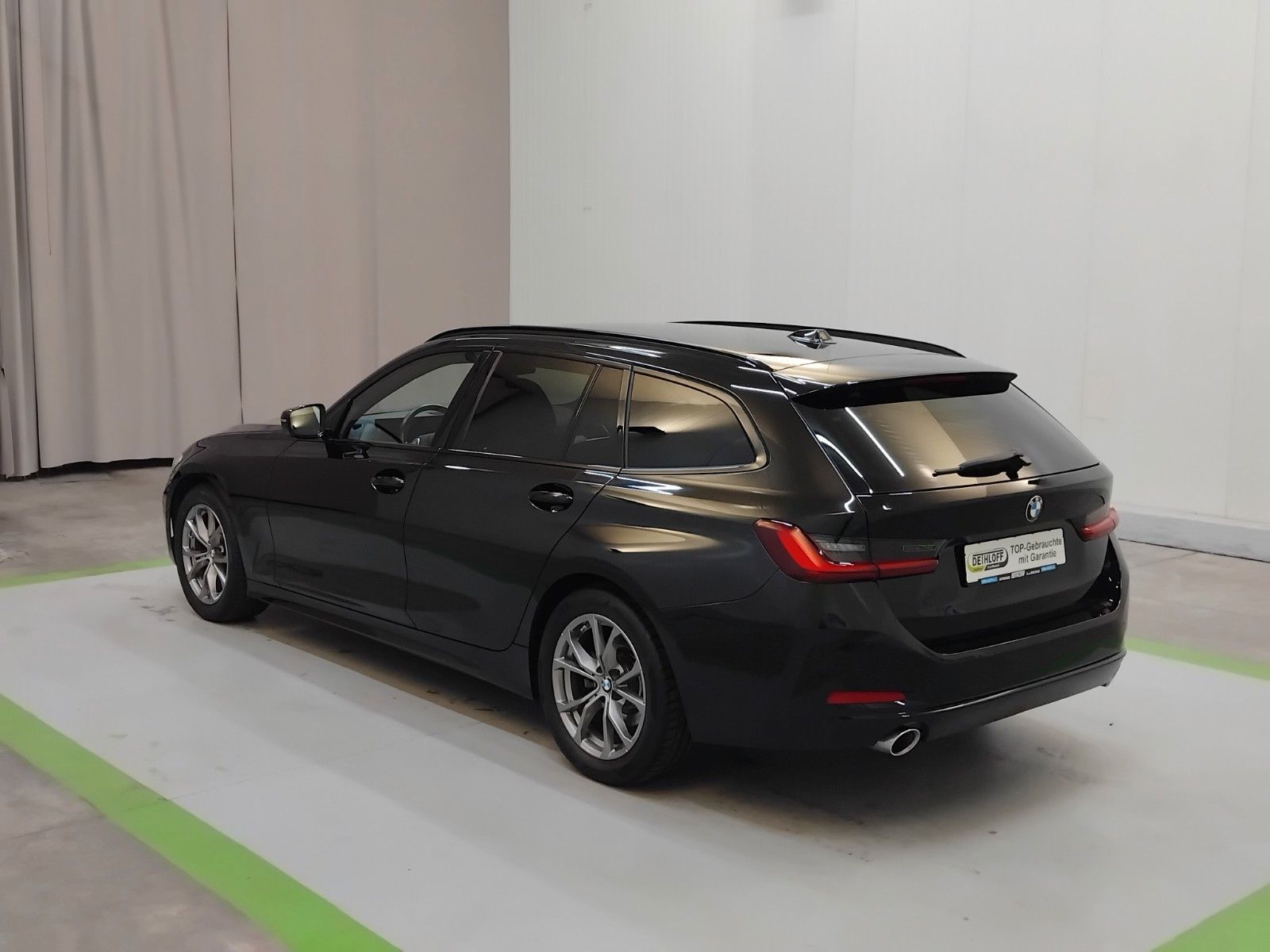 BMW 318 (02/2023, Benzin)
