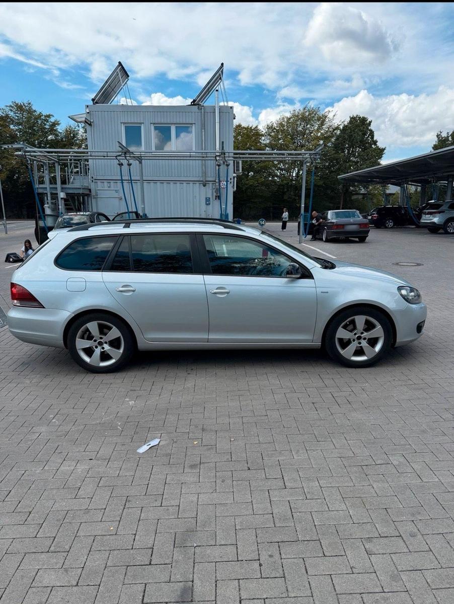 Volkswagen Golf 2012 — engine 105 HP (77kW)