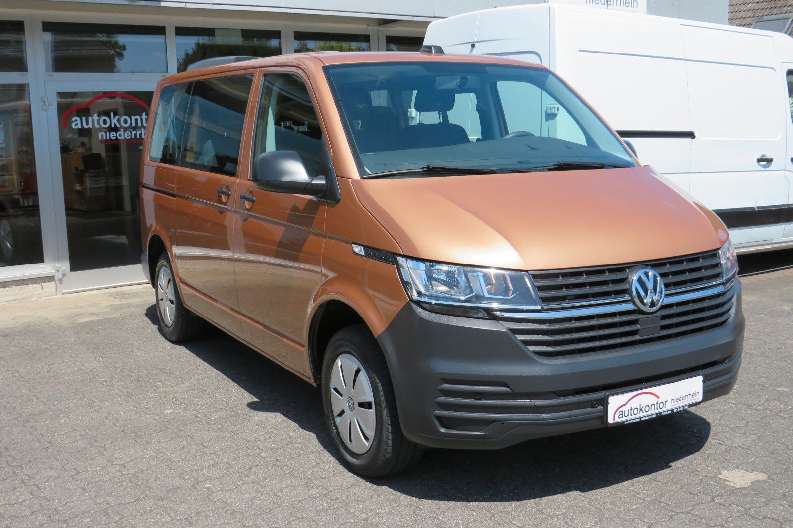 Fahrzeugabbildung Volkswagen T6.1 Kombi TDI 9SITZE GRA PDC APP-CONNECT SITZH.
