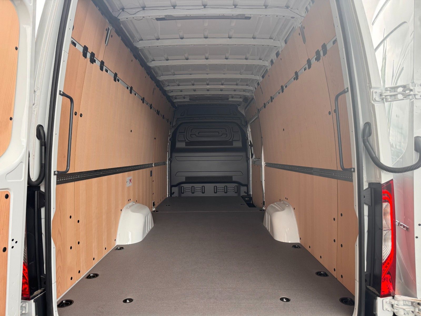 Fahrzeugabbildung Mercedes-Benz Sprinter 319 CDI Extralang DISTRONIC Kamera LED