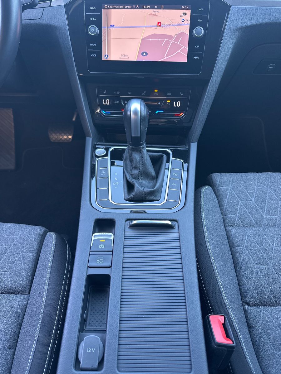 Fahrzeugabbildung Volkswagen Passat Variant 2.0 TDI DSG Business NAV+IQ-LIGHT