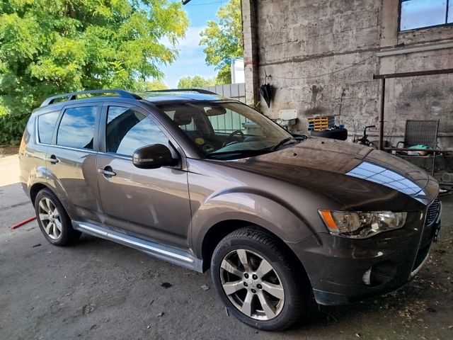 Mitsubishi Outlander Invite 4WD