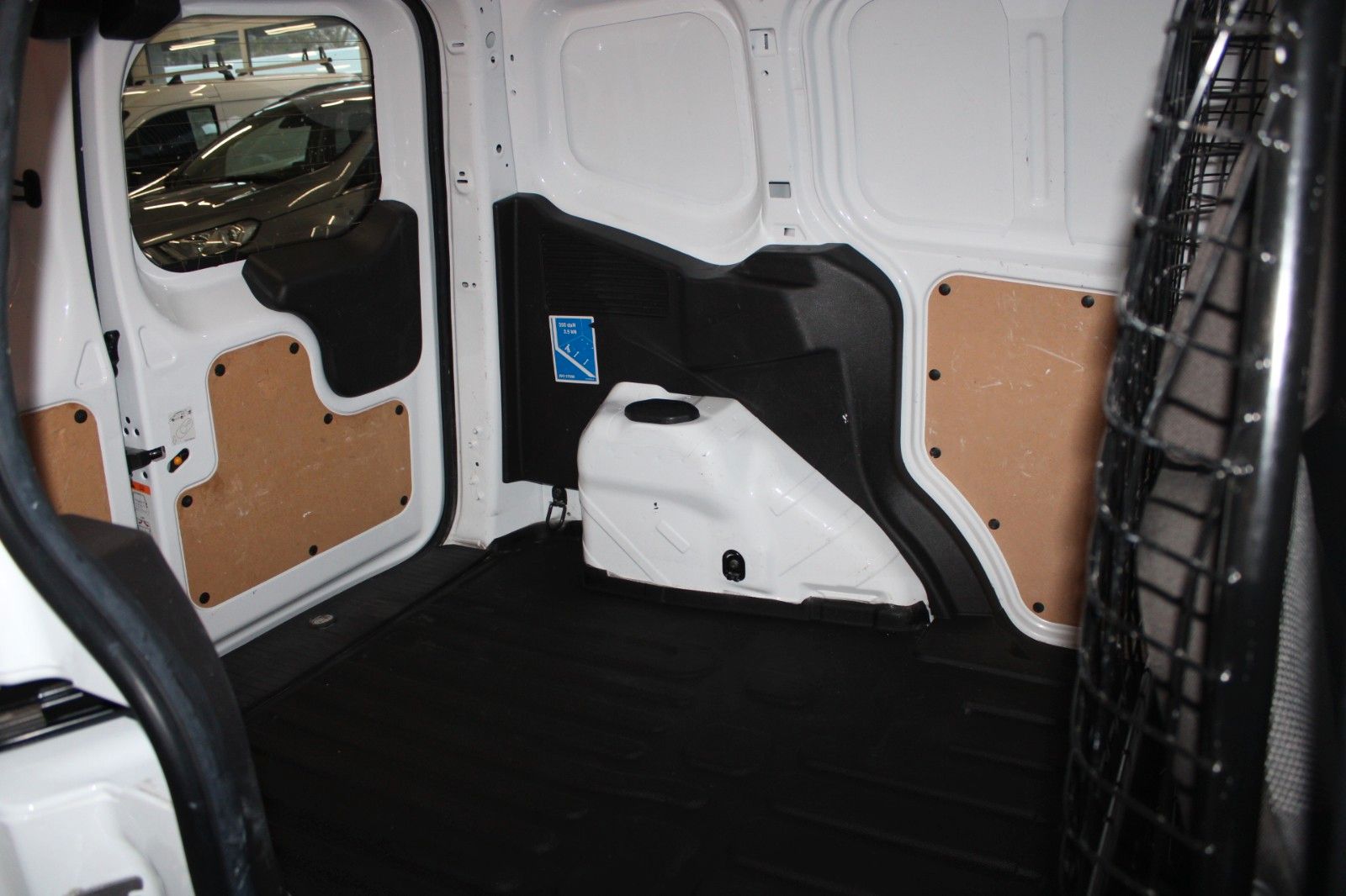 Fahrzeugabbildung Ford Transit Courier Kasten Dachträger