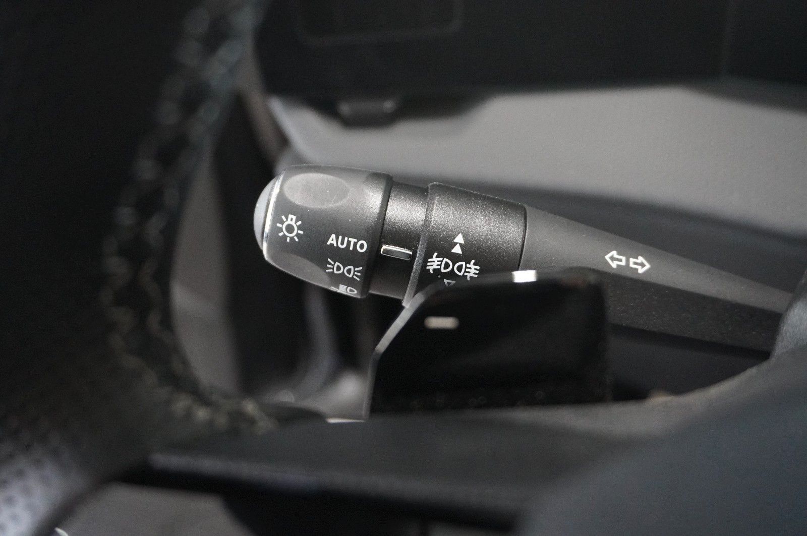 Fahrzeugabbildung Opel Astra L ST 1.2T ULTIMATE NAVI/LED/360°/HUD/AHK