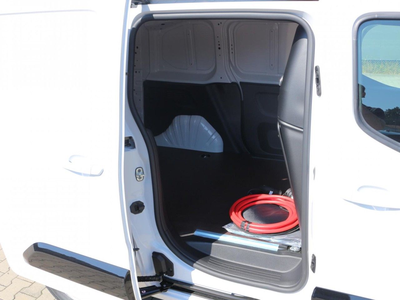 Fahrzeugabbildung Citroën ë-BERLINGO L1+ 100 kW