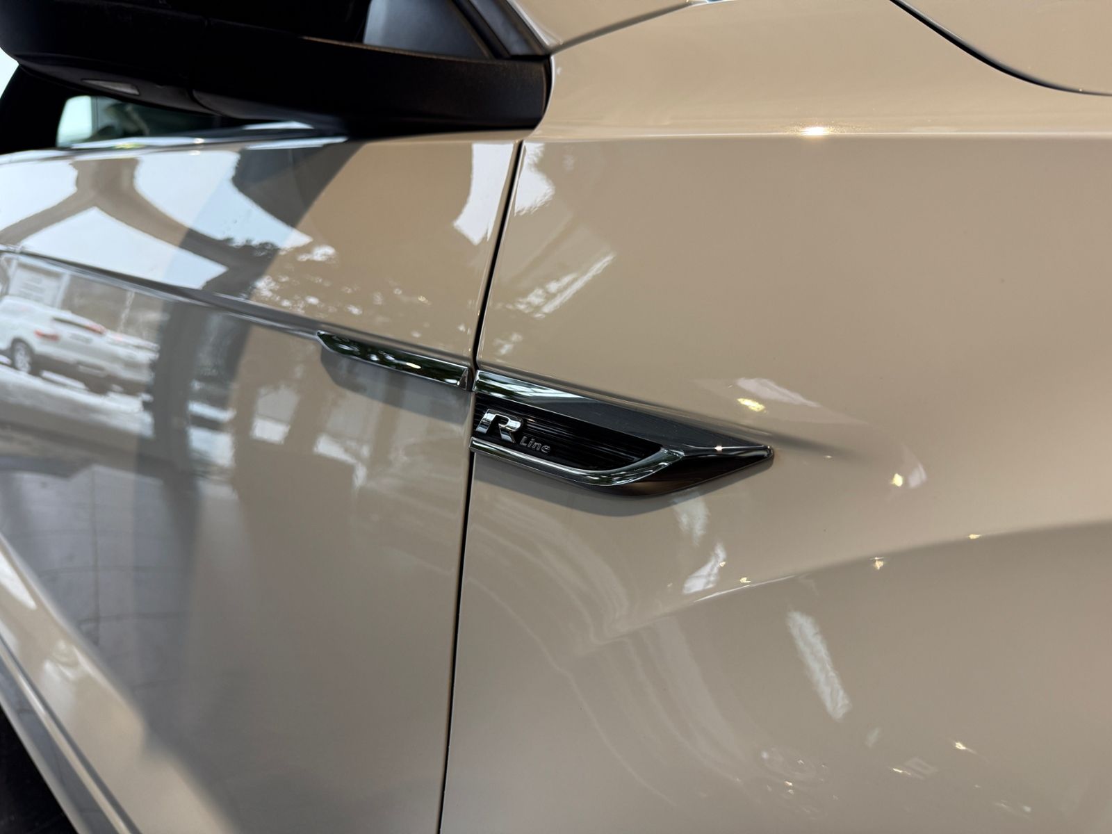 Fahrzeugabbildung Volkswagen T-Roc Cabrio R-Line Black AHK BEATS 8-FACH BEREI