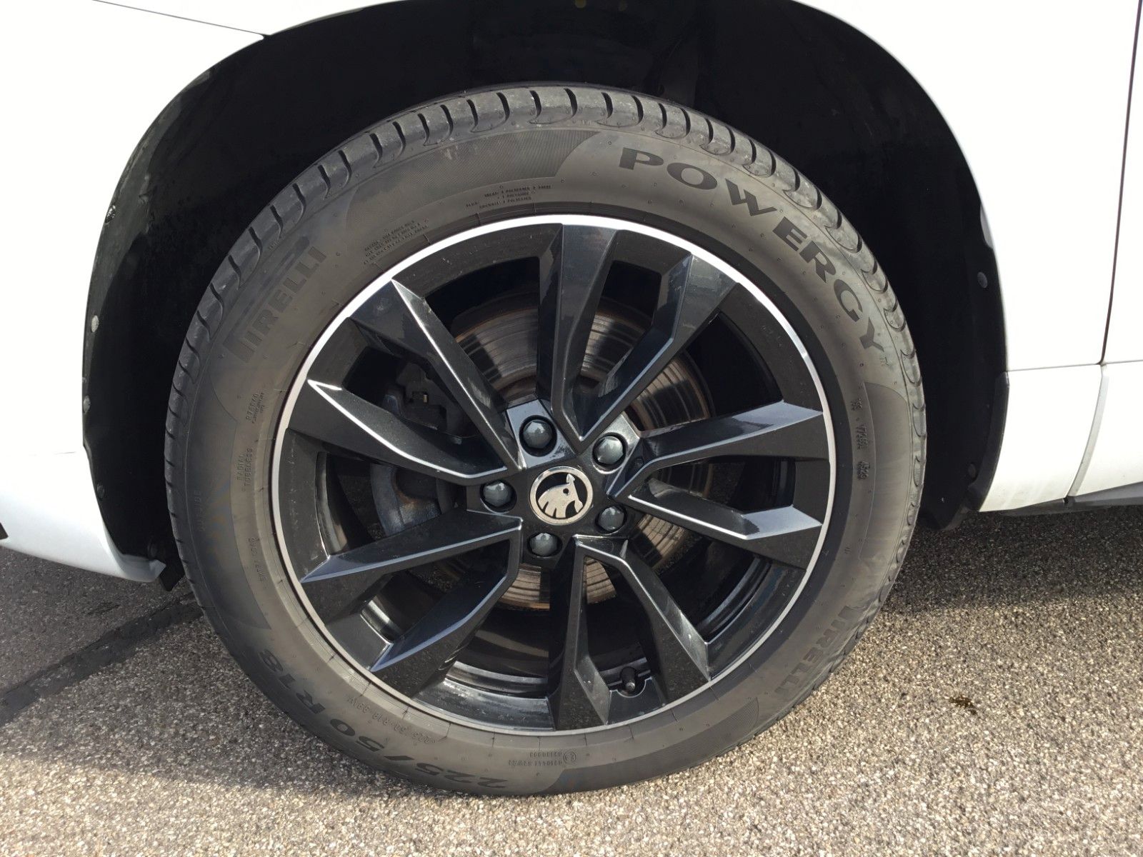 Fahrzeugabbildung SKODA Karoq 2.0l TDI DSG 4x4 SPORTLINE+AHK+18"+Kamera