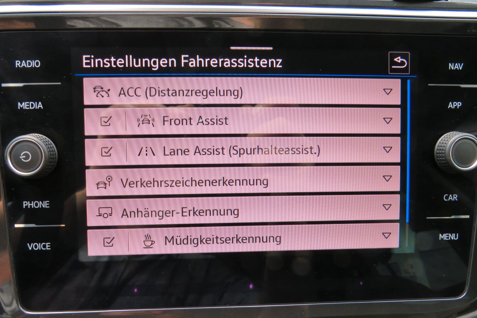 Fahrzeugabbildung Volkswagen Tiguan Life DSG AHK KAMERA ACC PDC SITZH. NAVI 1