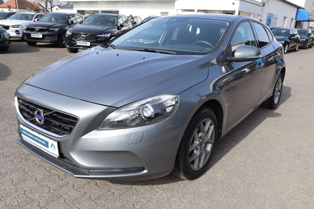 Volvo V40 D3 Kinetic|R-CAM|SHZG|NAVIGATION