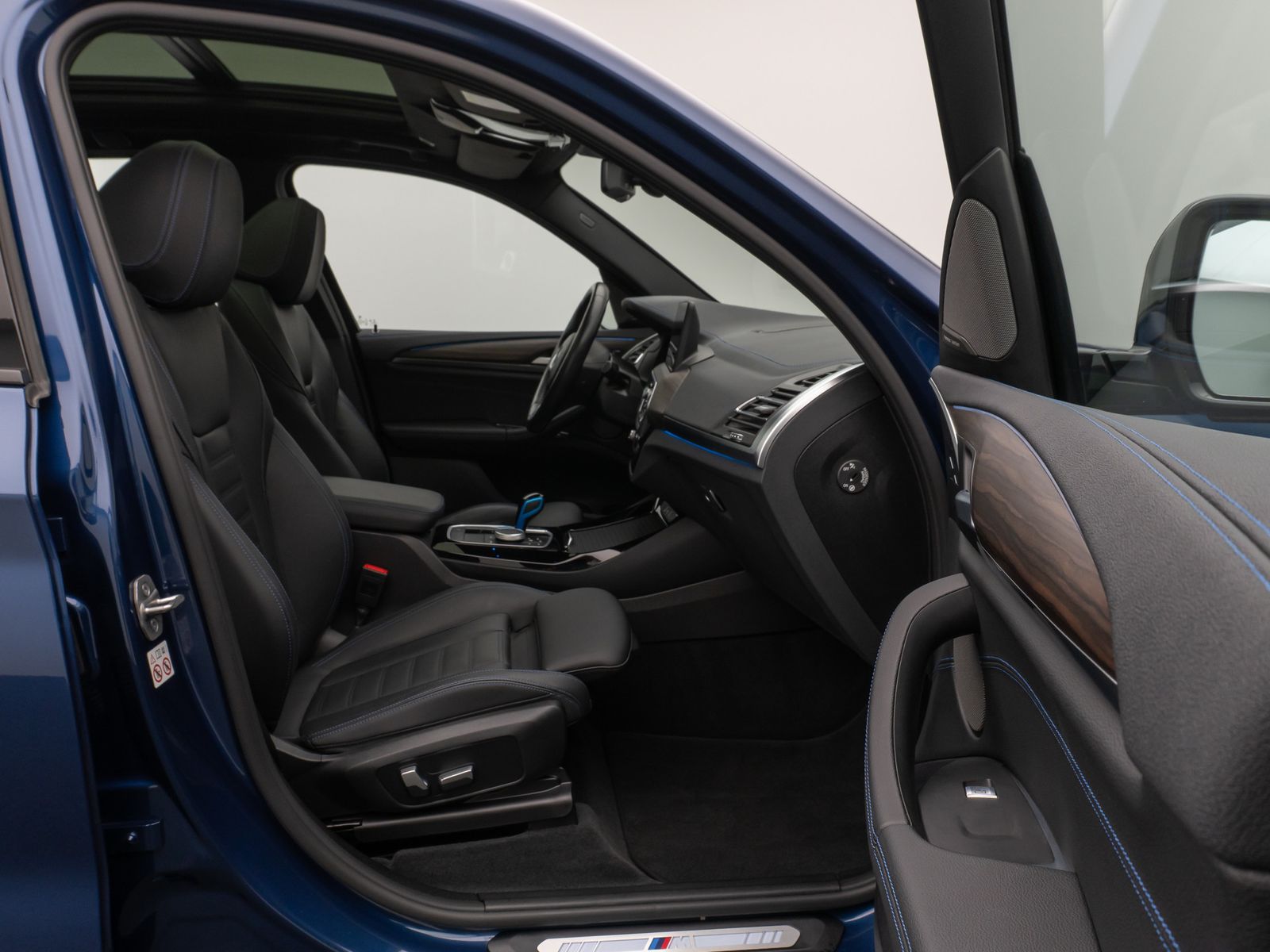 Fahrzeugabbildung BMW iX3 Impressive M Sport Panorama 360°HUD DAB H/K