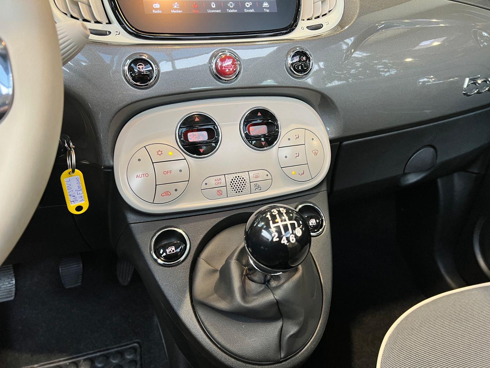 Fahrzeugabbildung Fiat 500C Cabrio Lounge KLIMA NAV GRA PDC ALU