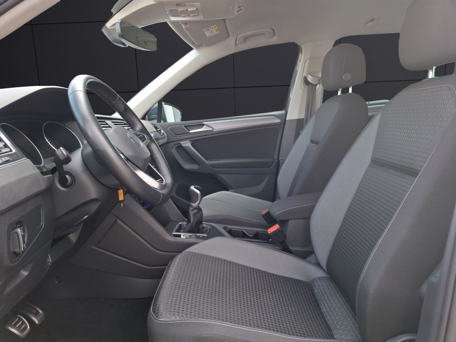 Fahrzeugabbildung Volkswagen Tiguan TDI Active LED Navi ACC Beifahrers. klapp