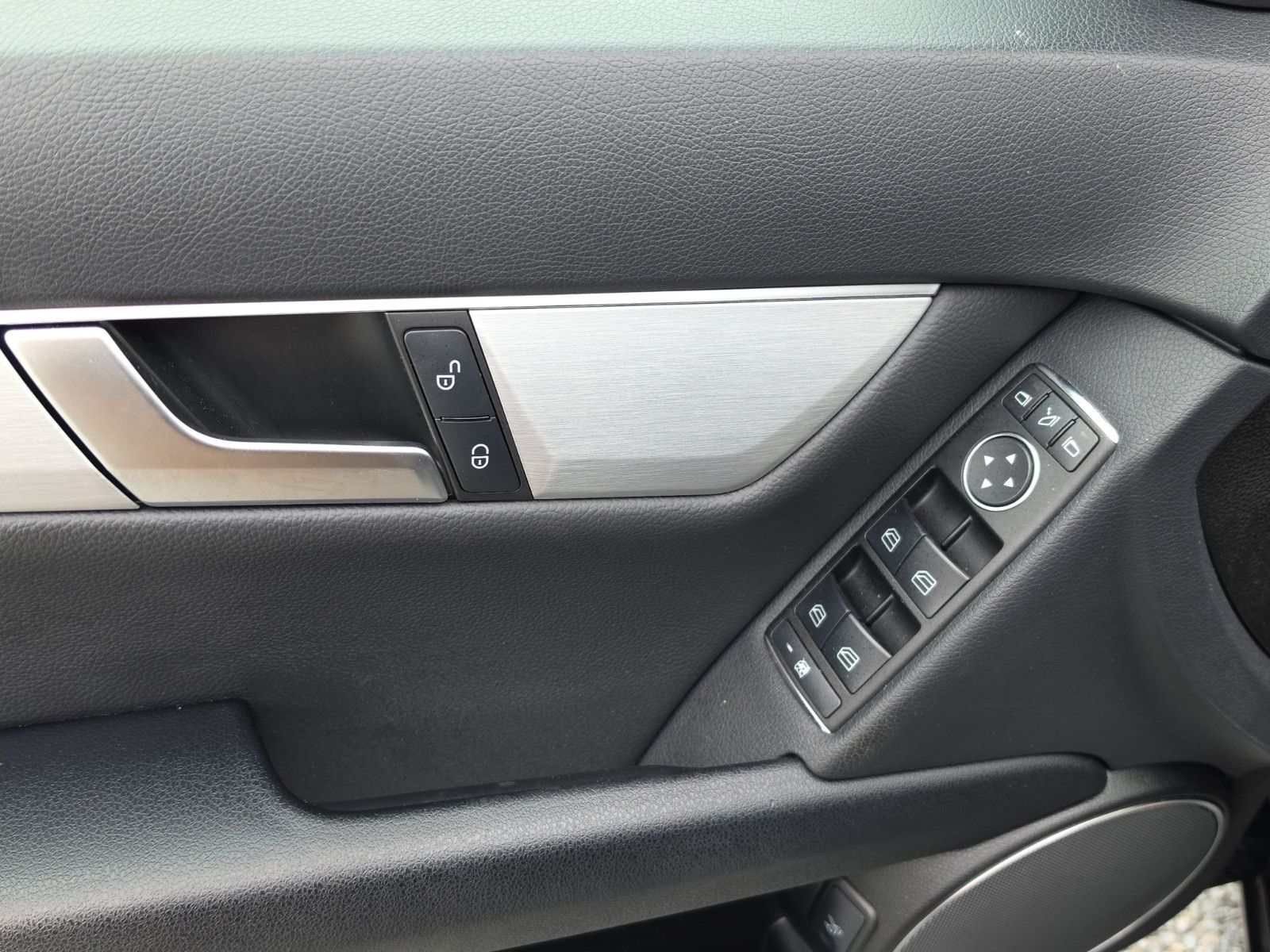 Fahrzeugabbildung Mercedes-Benz C 200 CGI BlueEfficiency AVANTGARDE/AUTOMATIK