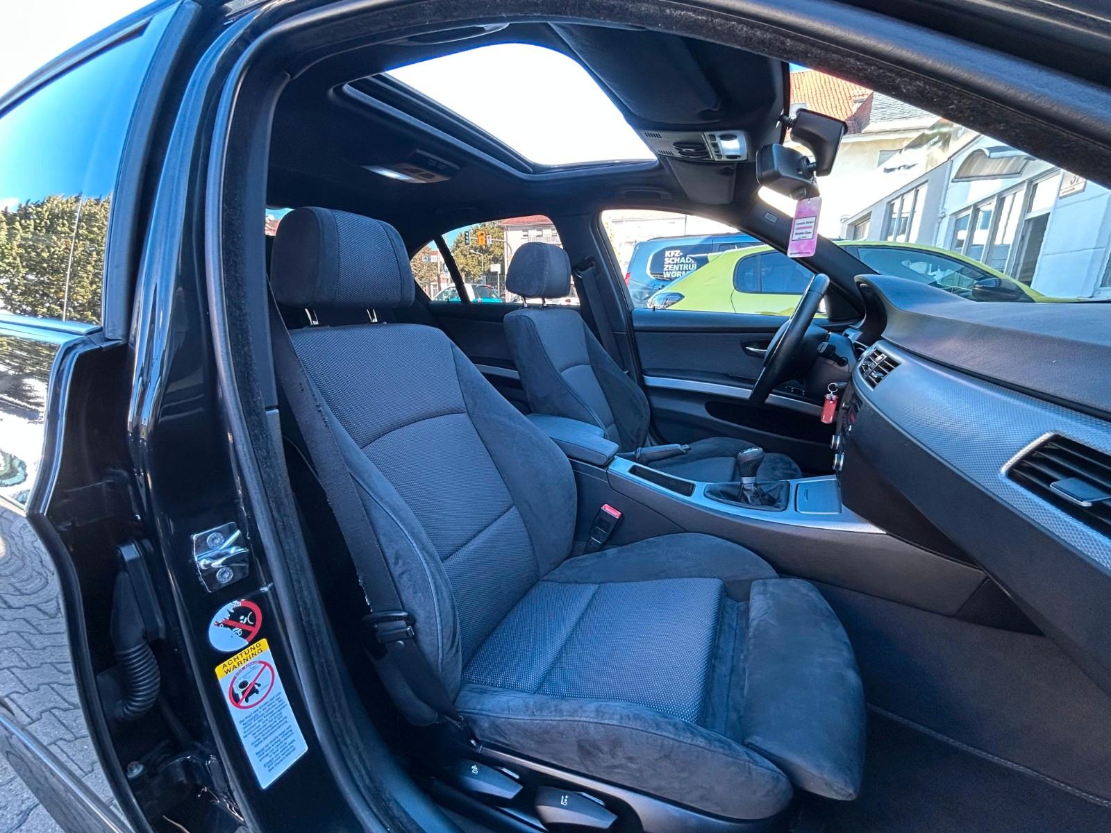 BMW 320i 2.0 170ch PACK M BVM Shadow line Sièges sport Toit ouvrant - 2EME MAIN