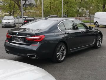 BMW 750 - 6
