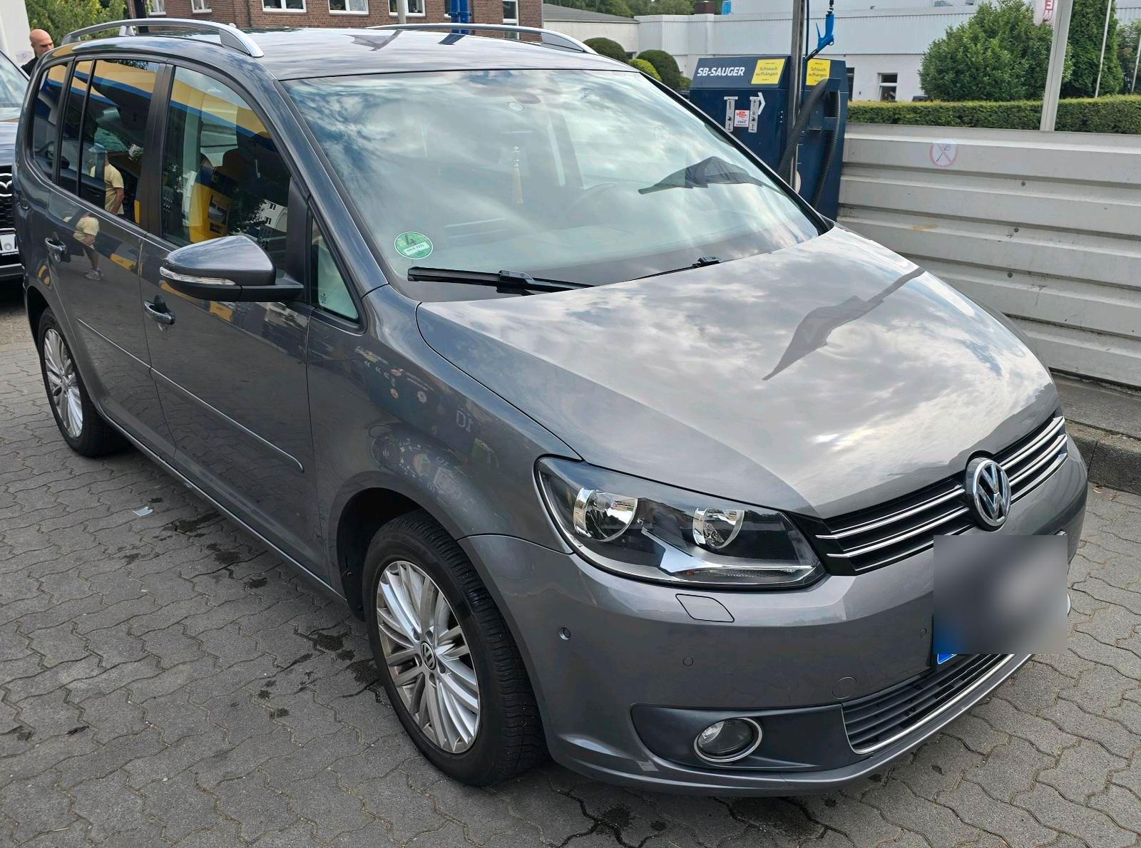 Volkswagen Touran 2015 — rear view