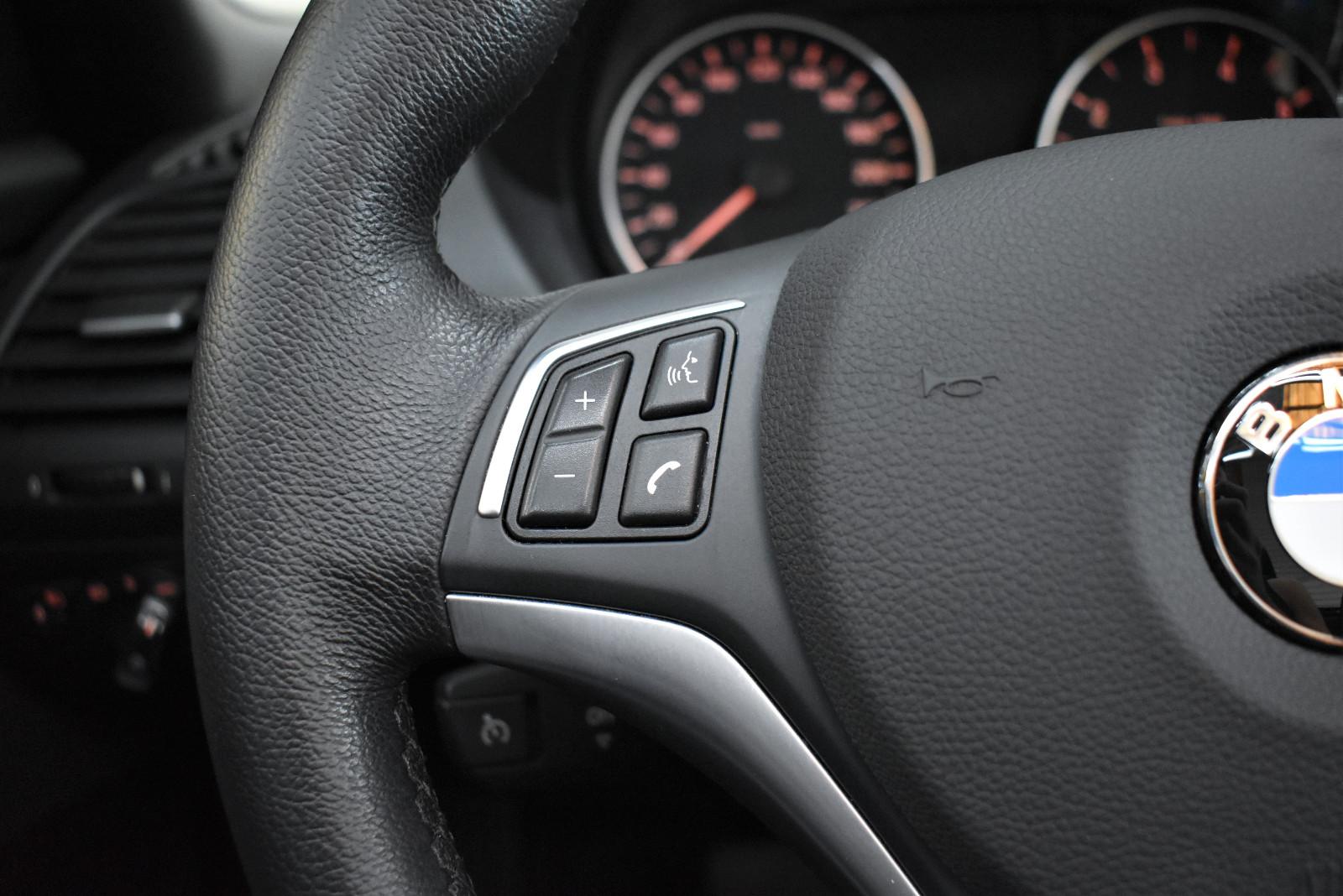 BMW 118i Cabrio+Navi+Automatik+PDC+Tempomat+SHZ