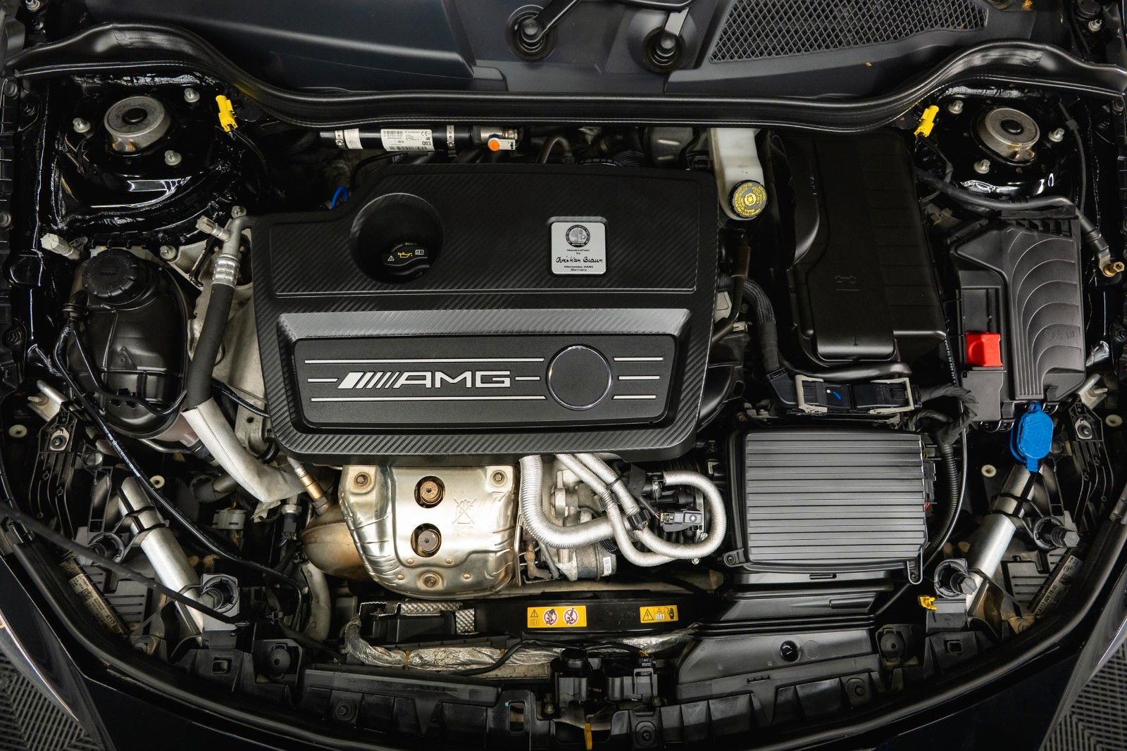 Fahrzeugabbildung Mercedes-Benz CLA 45 AMG 4Matic Performance Night *Pano*LED*