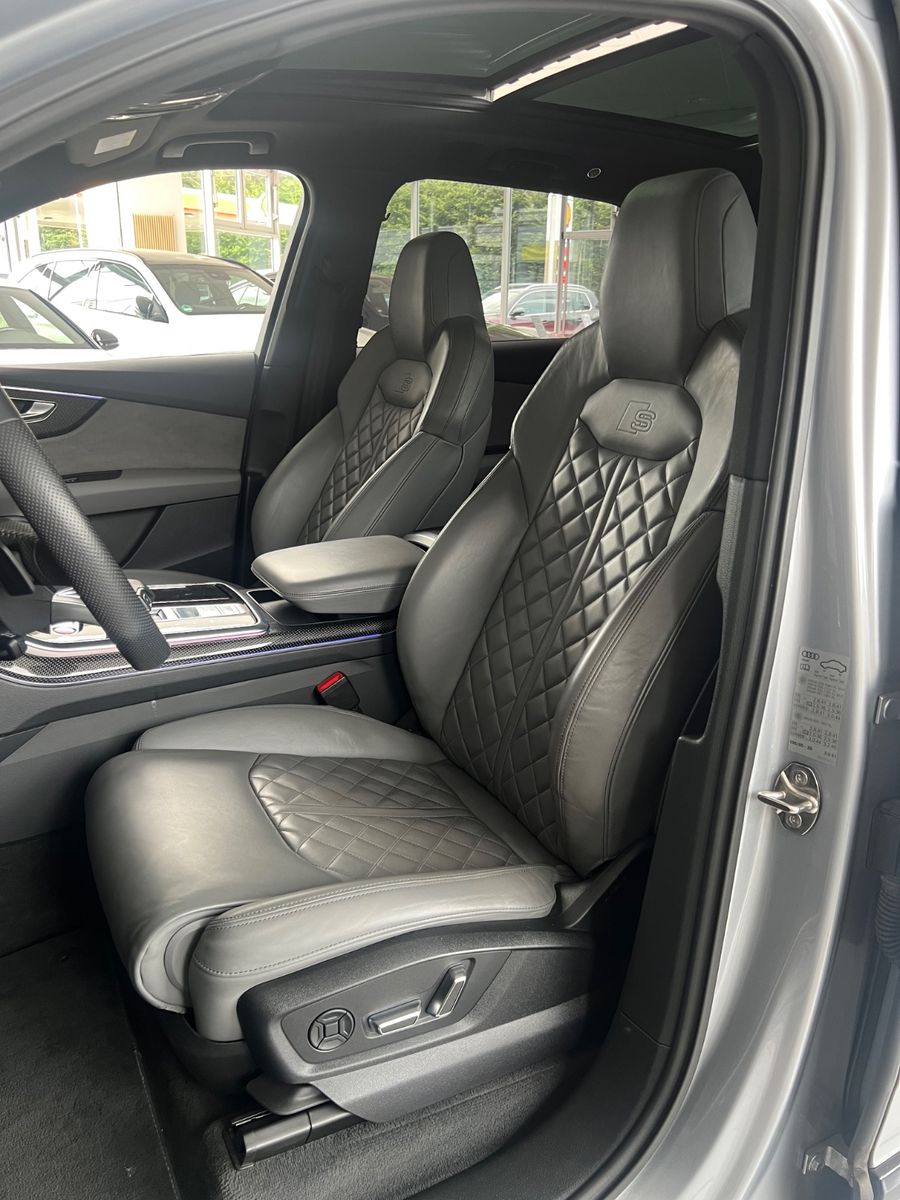 Fahrzeugabbildung Audi SQ7 4.0 TDI quattro*Head-Up * 7.SITZER*Exclusive