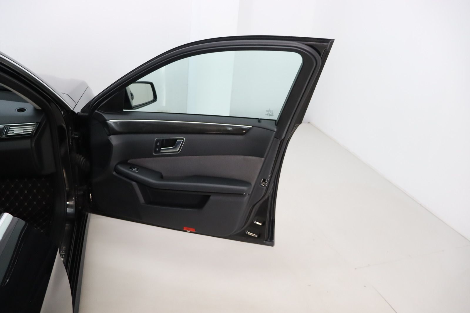 Fahrzeugabbildung Mercedes-Benz E 350 CGI T BlueEFFICIENCY * Navi * Sitzhzg. *